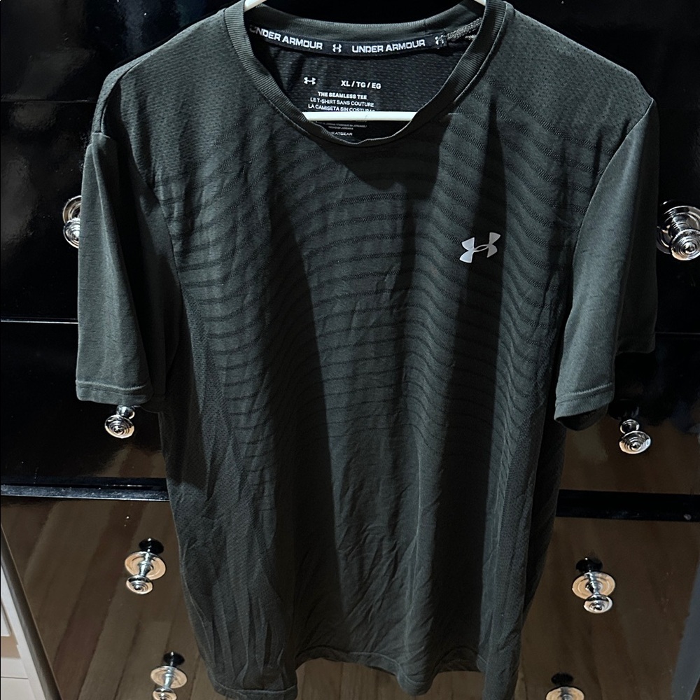 Under Armour Seamless green Tee